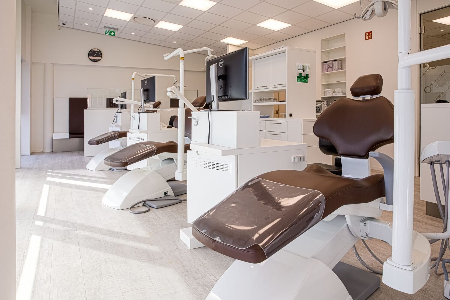 Beugels: onzichtbare beugel bij Ortho Barendrecht - fotozee-9129-scaled
